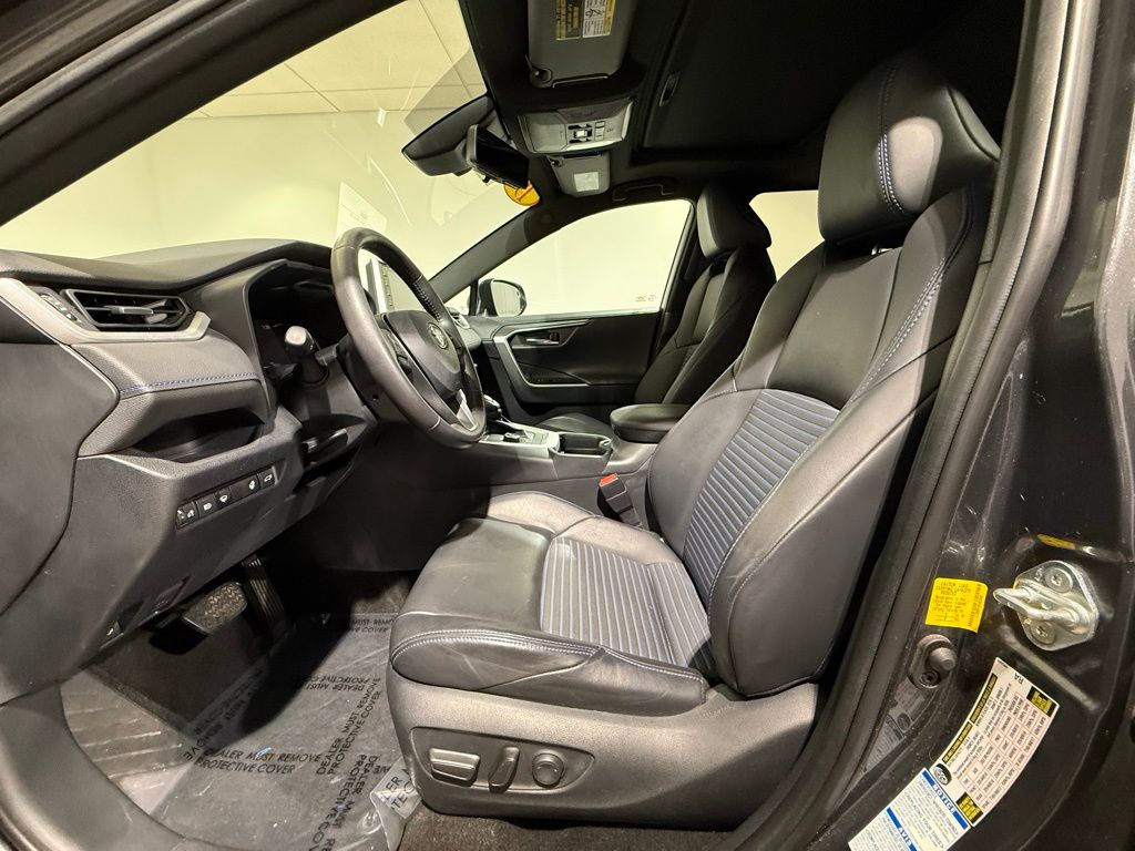 Thumbnail: 2019 Toyota RAV4 - 13