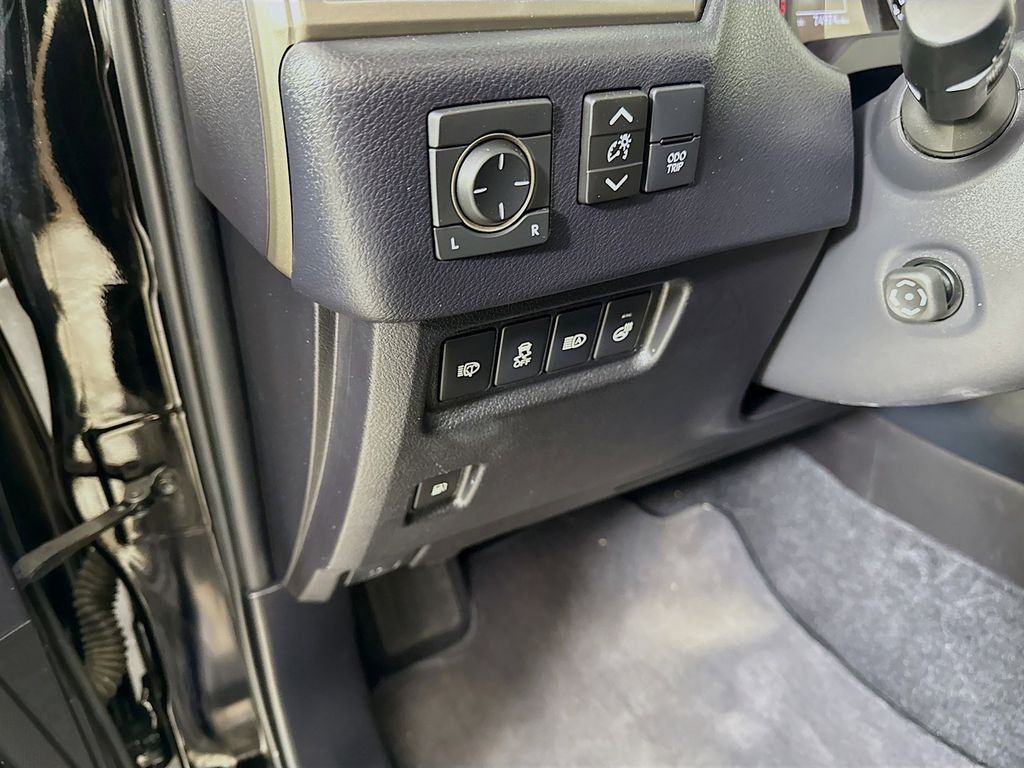 Thumbnail: 2021 Lexus GX - 10