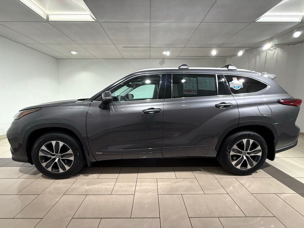 Thumbnail: 2022 Toyota Highlander - 2