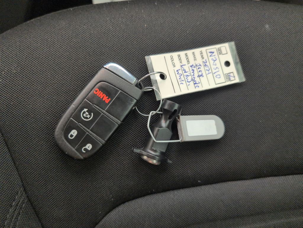 Certified Used 2021 White Jeep Latitude image 39