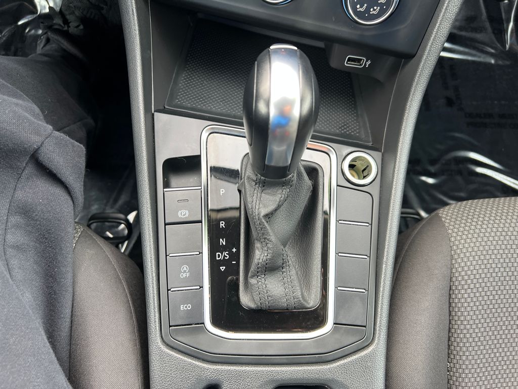 Thumbnail: 2019 Volkswagen Jetta - 27