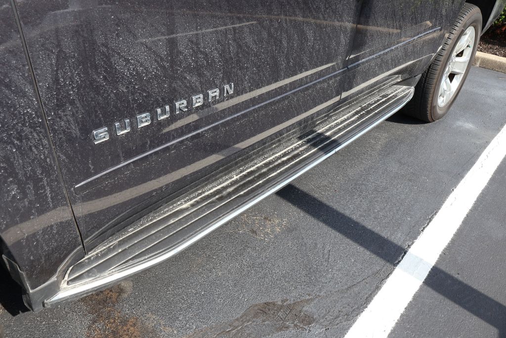 Thumbnail: 2017 Chevrolet Suburban - 10
