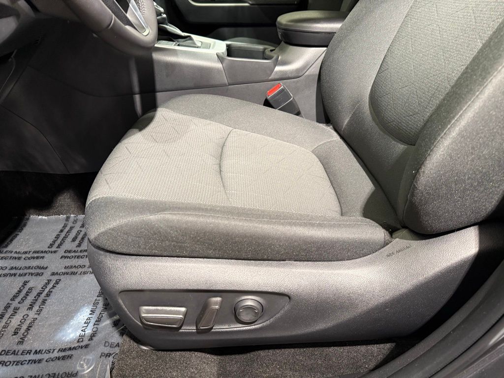 Thumbnail: 2022 Toyota RAV4 - 14