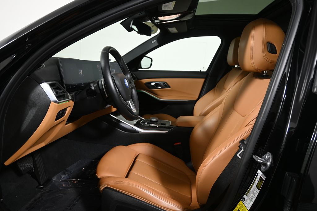 Thumbnail: 2023 BMW 3 Series - 3