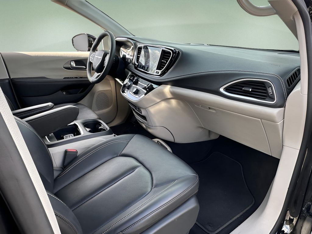 Used 2024 Chrysler Pacifica Hybrid Van