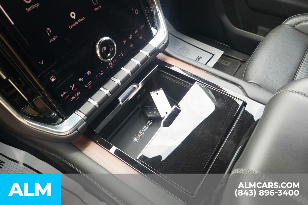 Used 2025 Onyx Black GMC Denali image 27