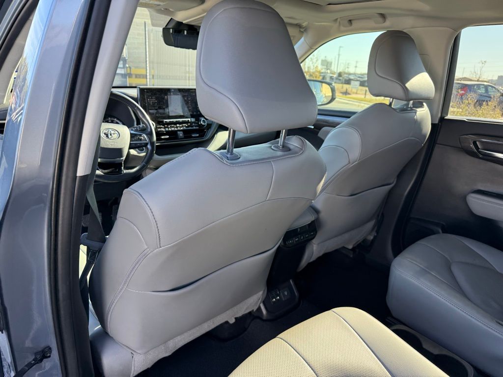 Thumbnail: 2020 Toyota Highlander - 9