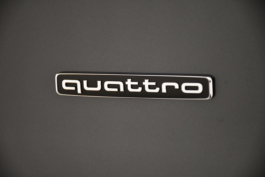 Thumbnail: 2025 Audi Q5 - 10