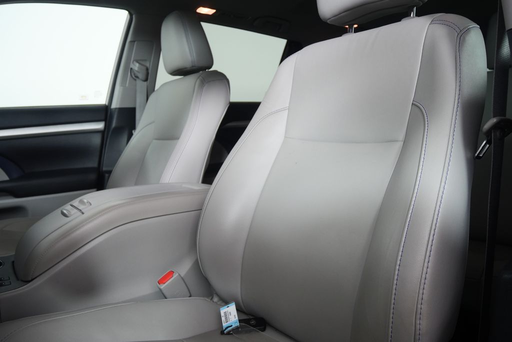 Thumbnail: 2018 Toyota Highlander - 10