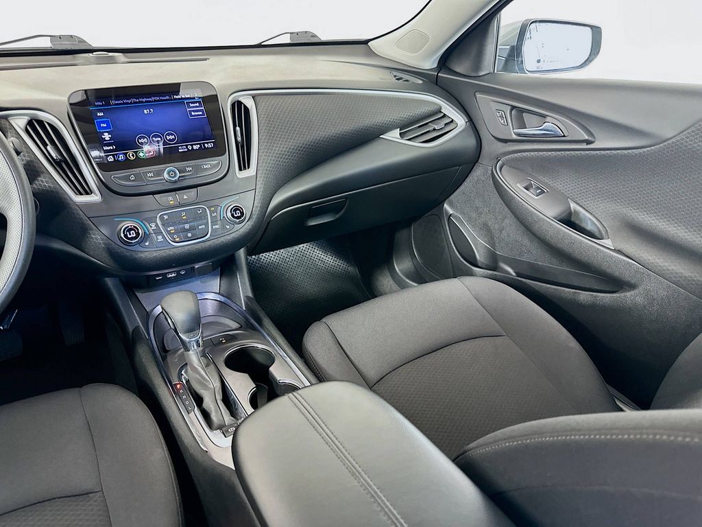 Thumbnail: 2024 Chevrolet Malibu - 22