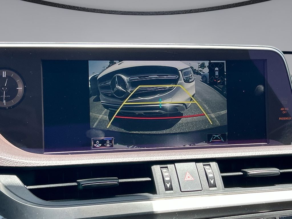 Thumbnail: 2021 Lexus ES - 22