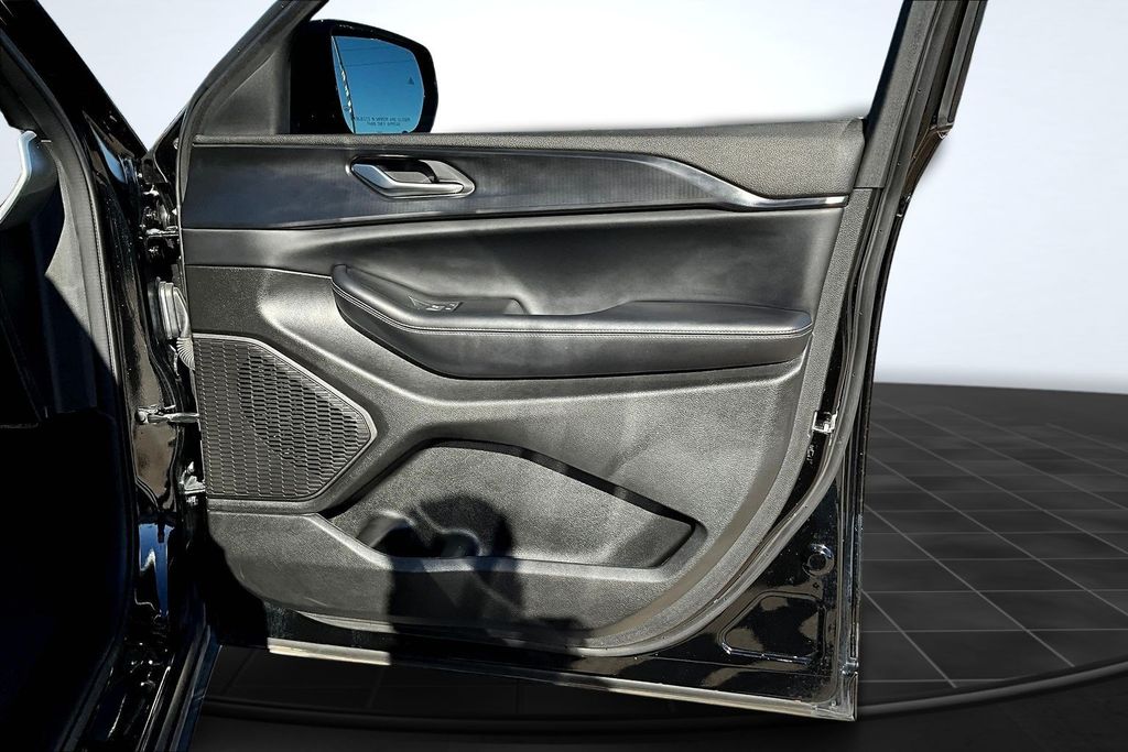 2024 Jeep Grand Cherokee L Altitude X Black at Traditions Chevrolet