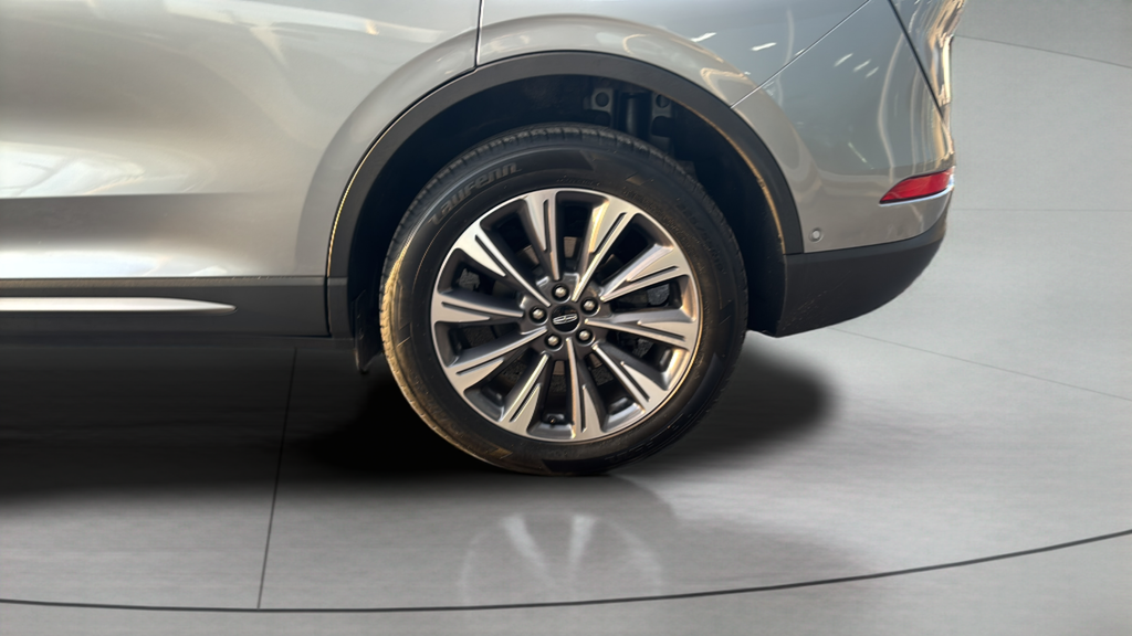 Used 2021 Silver Lincoln Reserve image 13