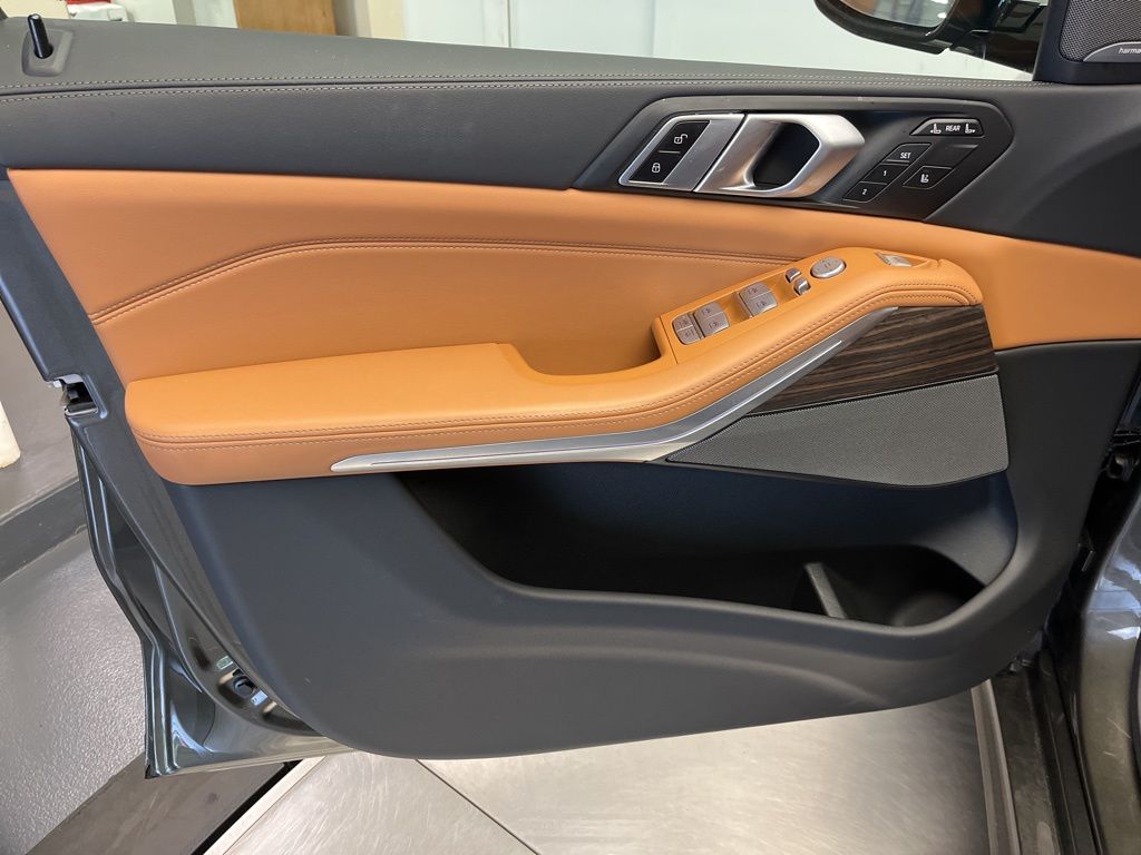 Thumbnail: 2023 BMW X7 - 11