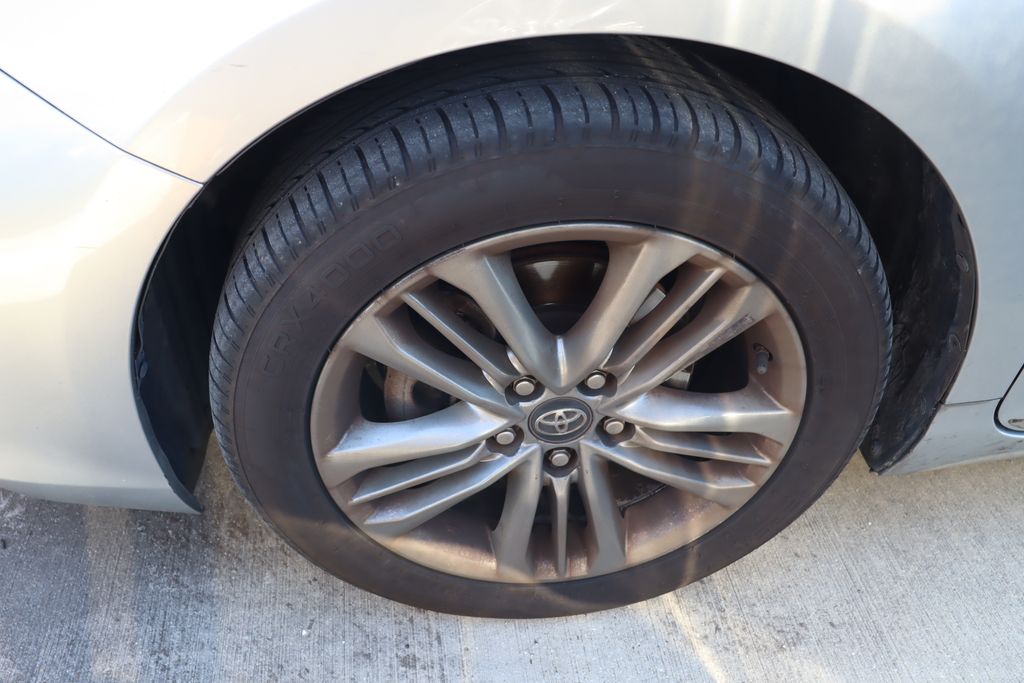 Thumbnail: 2016 Toyota Camry - 4