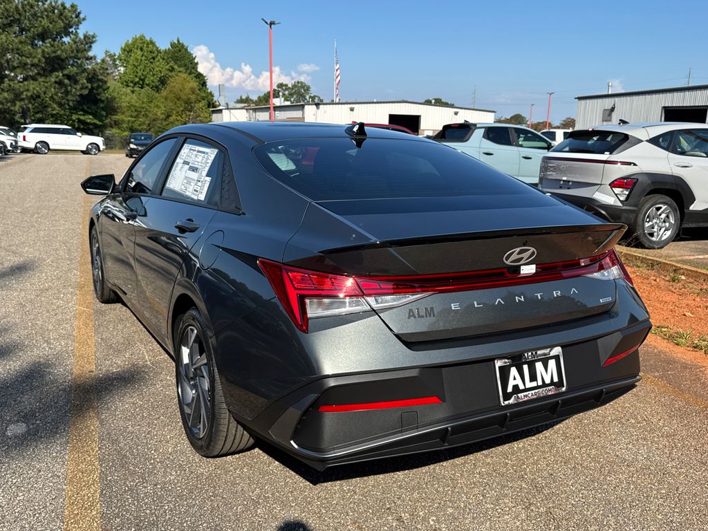 2025 Hyundai Elantra Hybrid SEL Sport photo 3