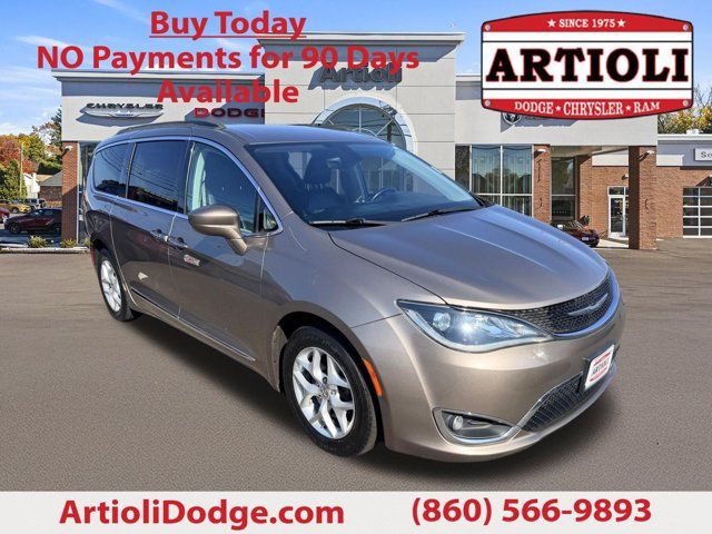 Molten Silver 2017 Chrysler Pacifica Minivan Front-Wheel Drive 9-Speed Automatic
