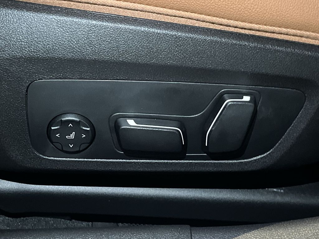 Thumbnail: 2025 BMW 3 Series - 12