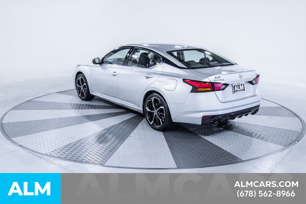 Used 2025 Silver Nissan 2.5 SR image 7