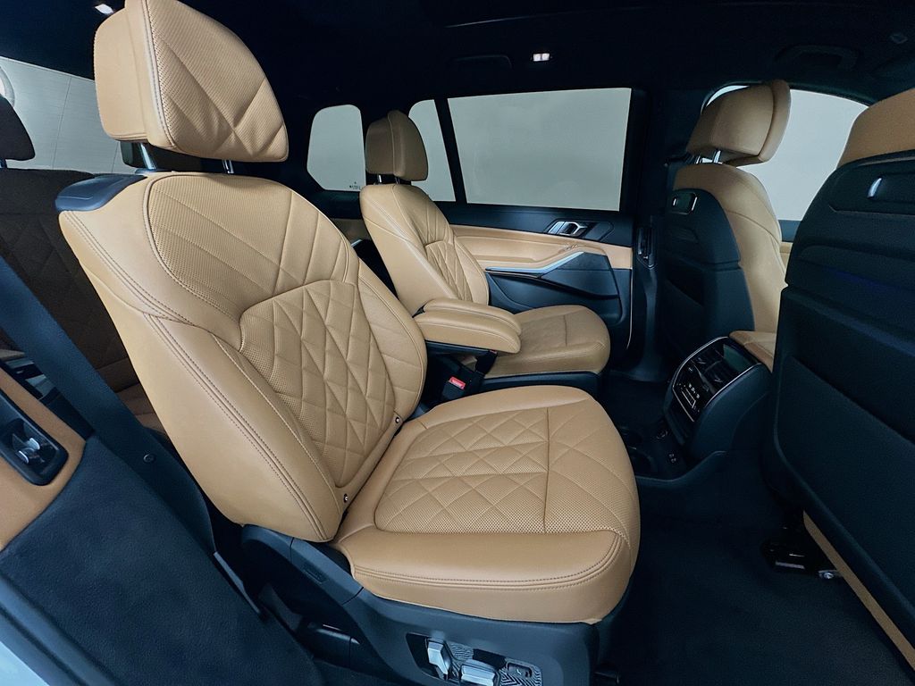 Thumbnail: 2023 BMW X7 - 29