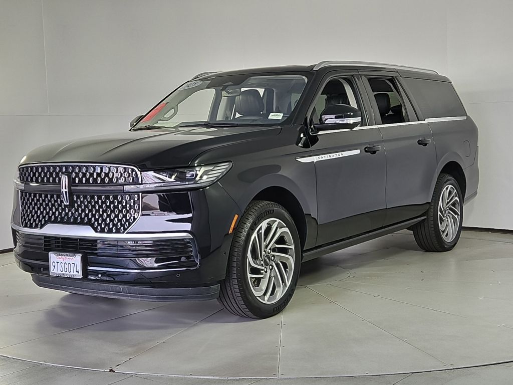 Thumbnail: 2025 Lincoln Navigator L - 2
