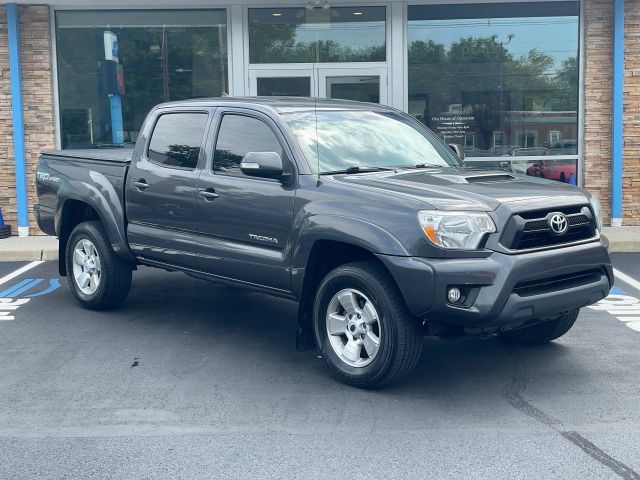 Magnetic Gray Metallic 2015 Toyota Tacoma Pickup Truck Four-Wheel Drive 5-Speed Automatic