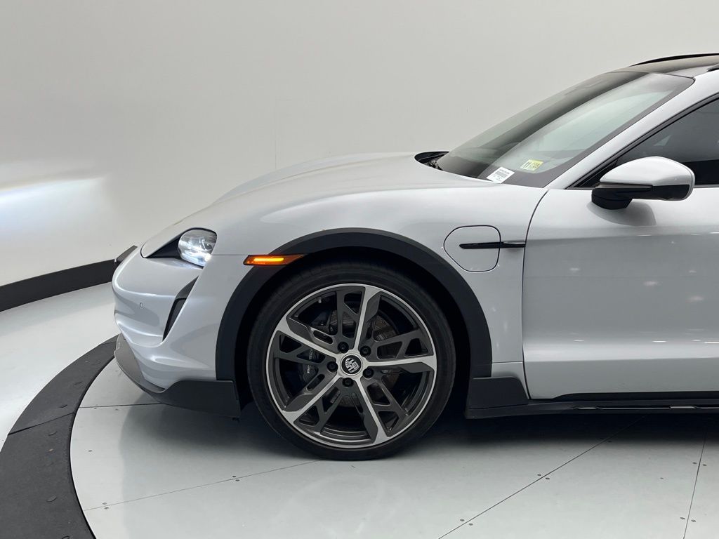 Thumbnail: 2022 Porsche Taycan - 17