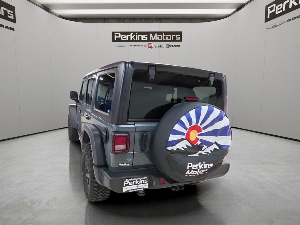 View vehicle photo 5