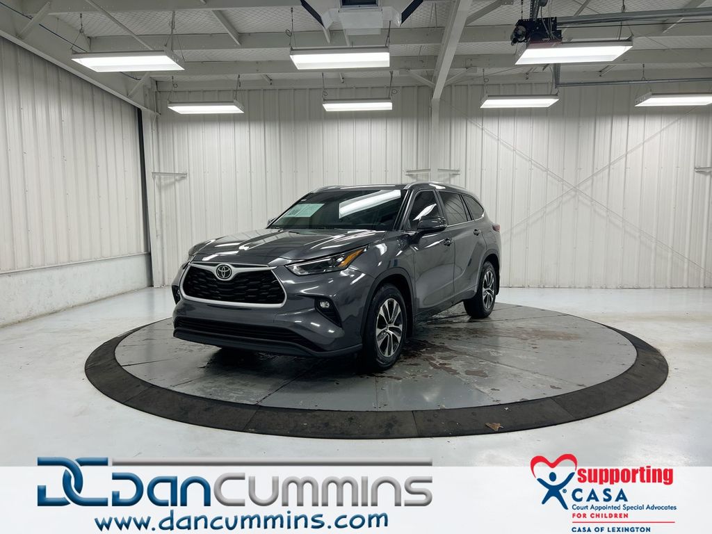 Gray 2024 Toyota Highlander SUV / Crossover 8-Speed Automatic