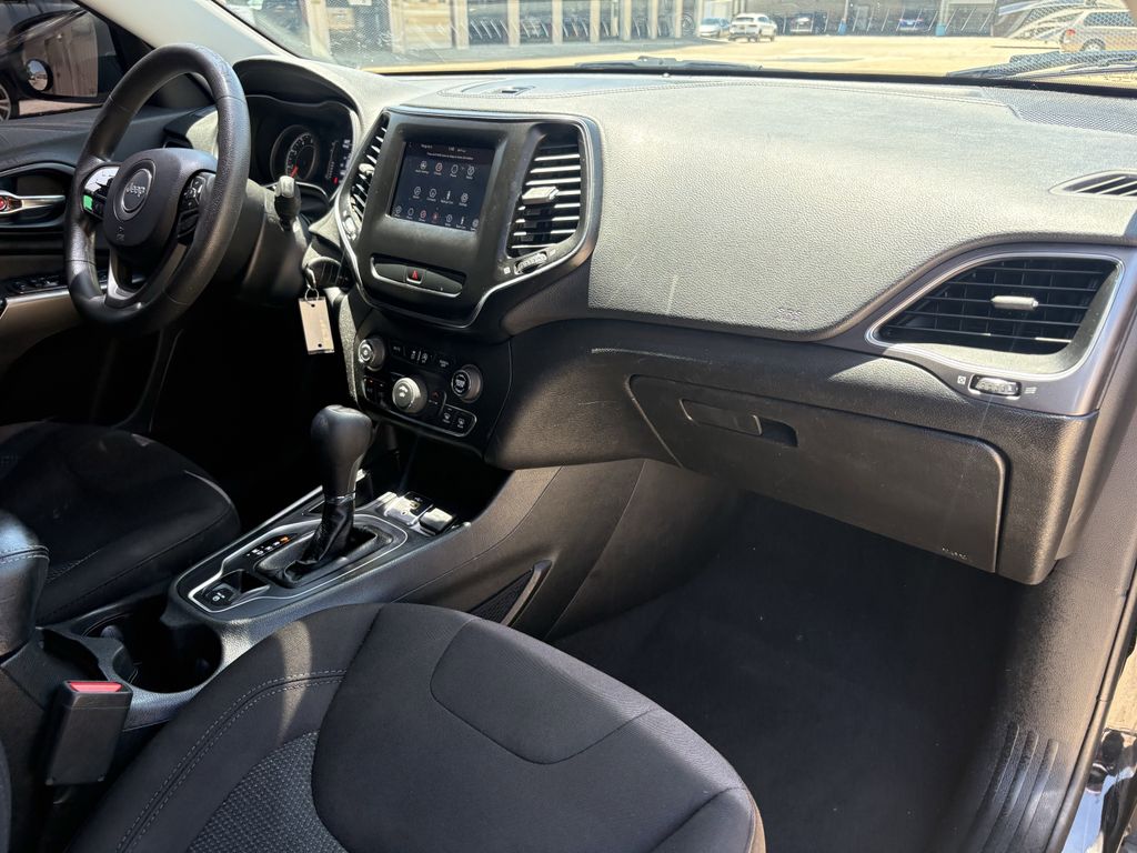 2019 Jeep Cherokee Latitude Black at Durrett Motor Company