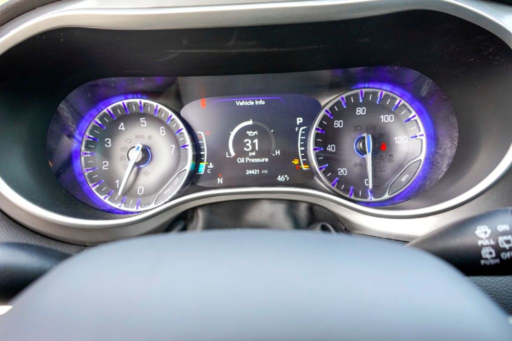 Used Car 2025 Chrysler Pacifica  Select For Sale Under $30,000 In Taylor, Texas