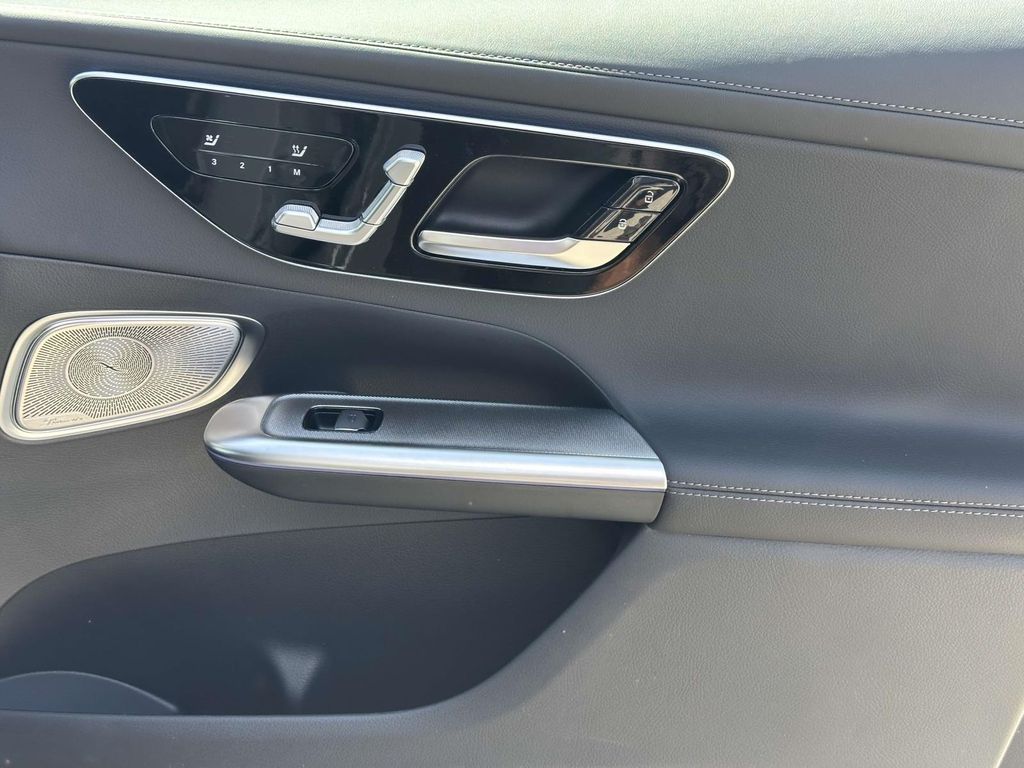 2025 Mercedes-Benz GLC 300 19