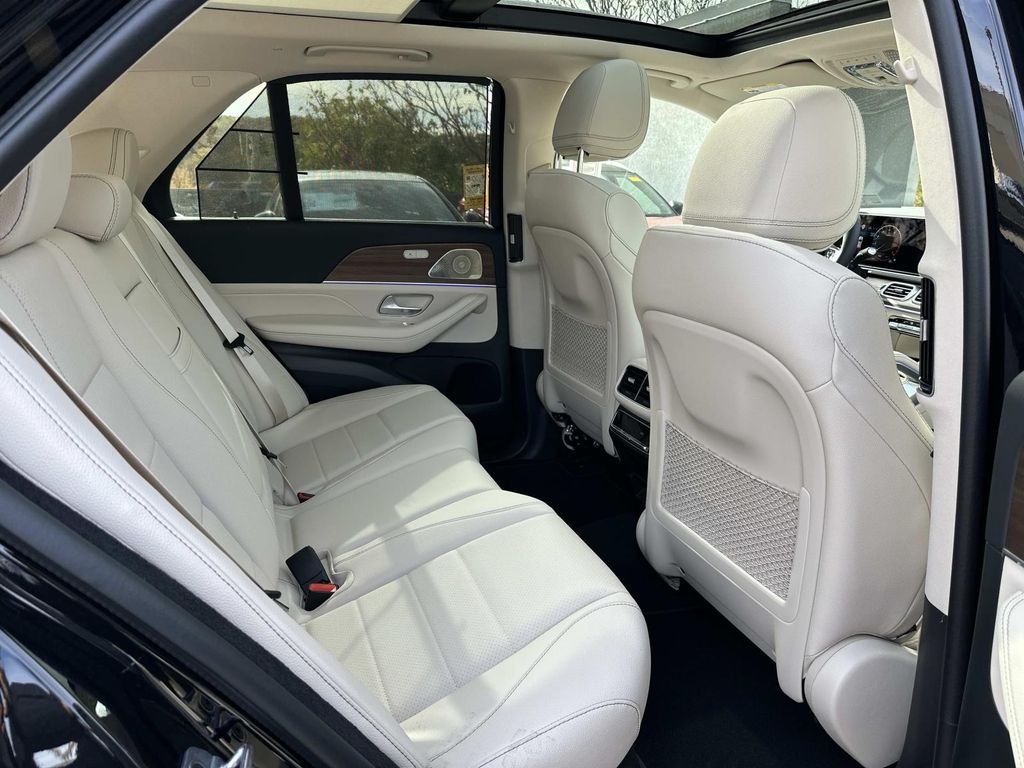 Thumbnail: 2026 Mercedes-Benz GLE - 24