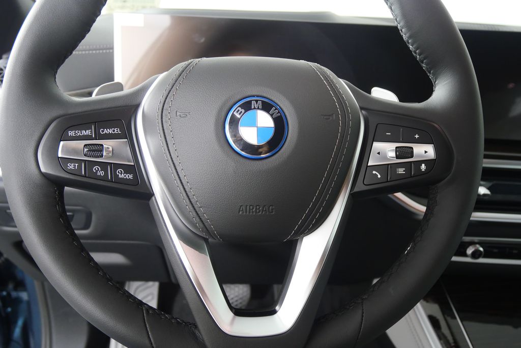 Thumbnail: 2026 BMW X5 - 16