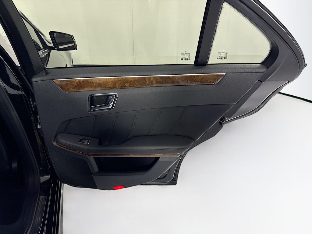 Thumbnail: 2010 Mercedes-Benz E-Class - 28