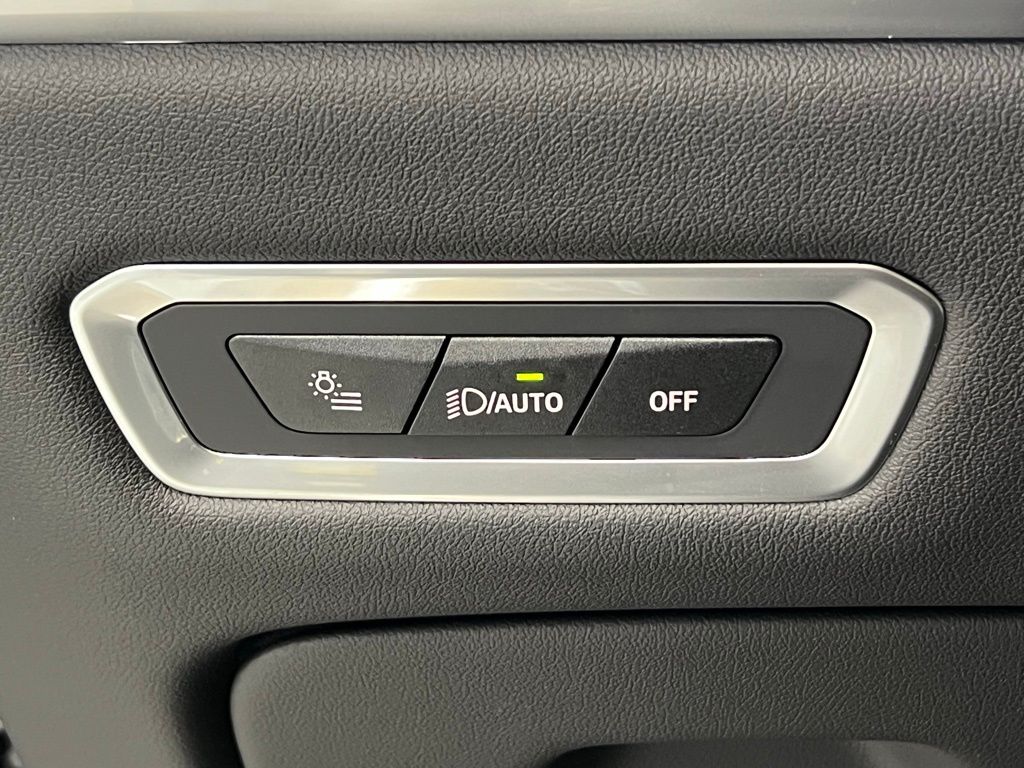 Thumbnail: 2024 BMW X7 - 21