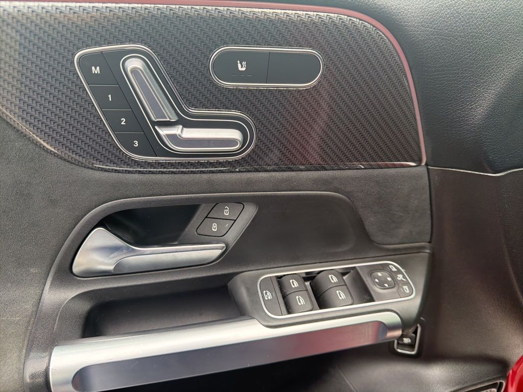 Thumbnail: 2020 Mercedes-Benz GLB - 30