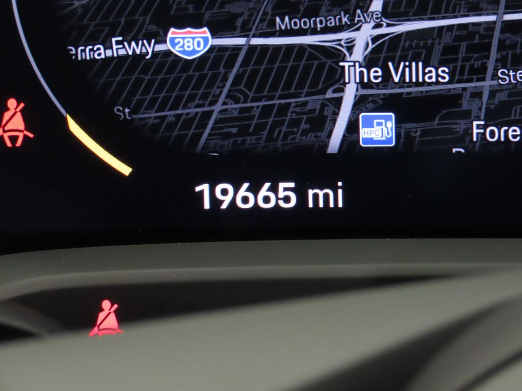 Thumbnail: 2024 Porsche Taycan - 17