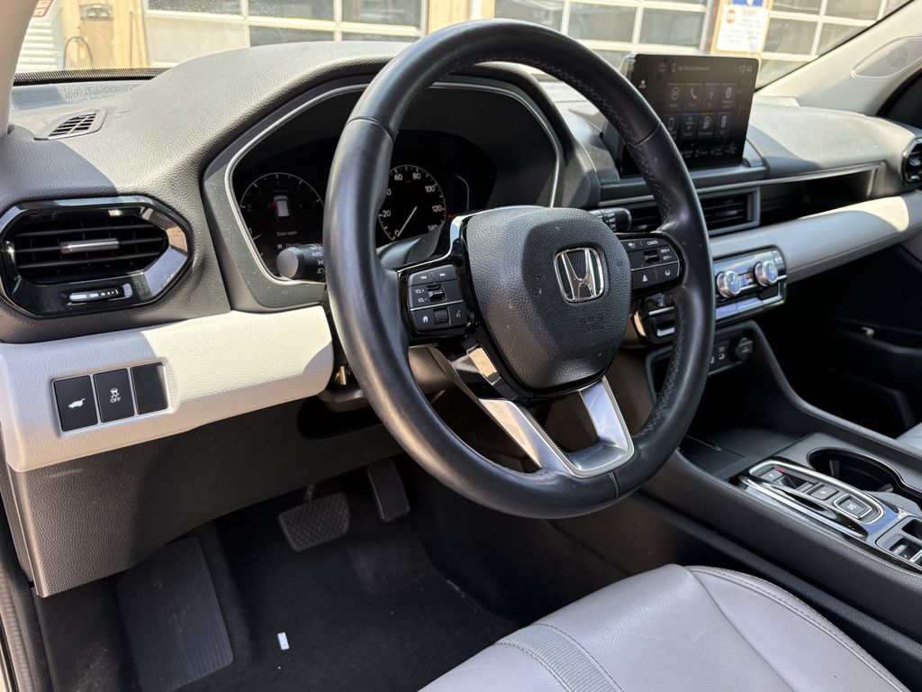 2023 Honda Pilot EX-L Silver at Community Honda