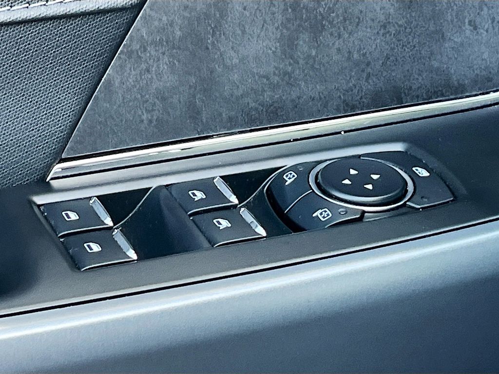 Used 2024 Black Ford XLT image 18