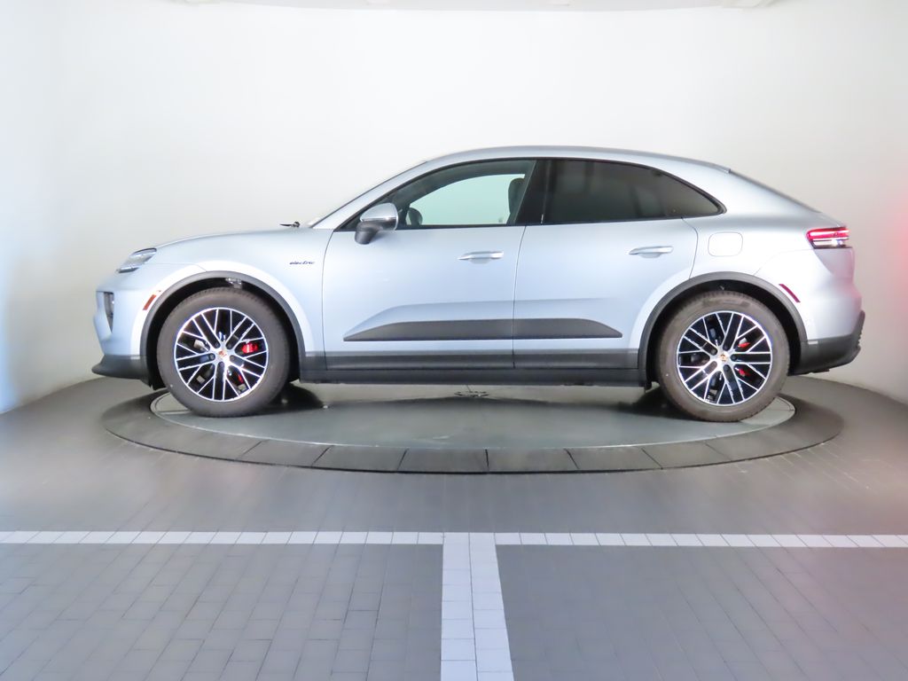 Thumbnail: 2025 Porsche Macan - 2