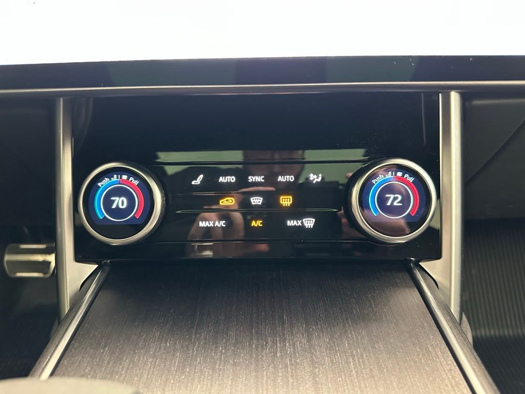 2023 Land Rover Range Rover SE 15