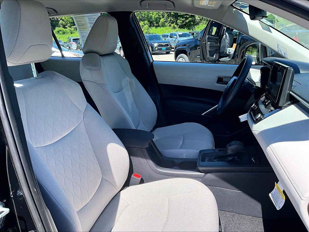 2026 Toyota Corolla Cross — photo 11