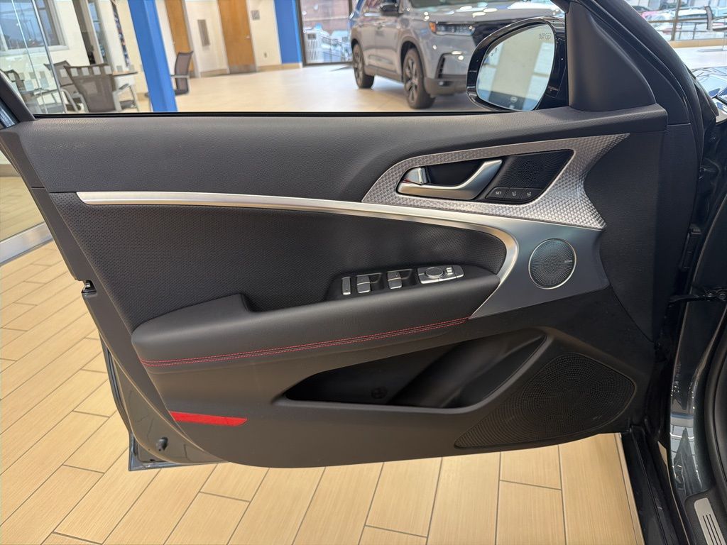 Thumbnail: 2023 Genesis G70 - 18