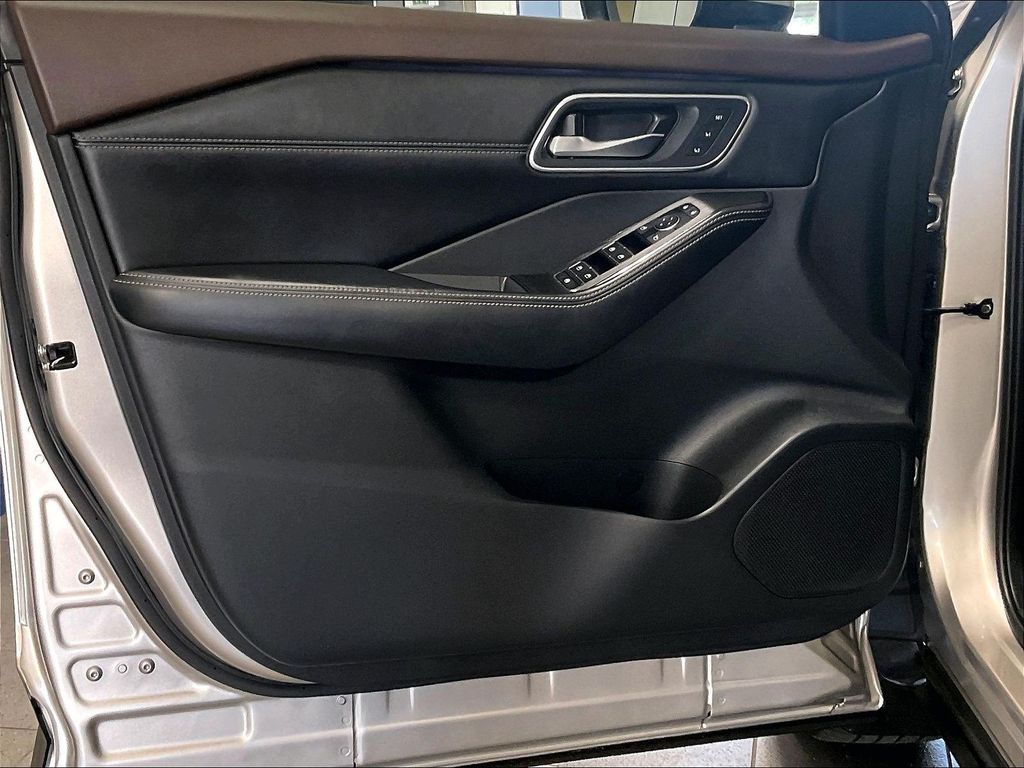 2023 Nissan Rogue — photo 9