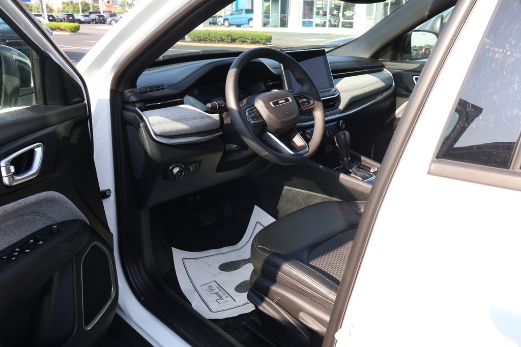 2024 Jeep Compass Latitude 11
