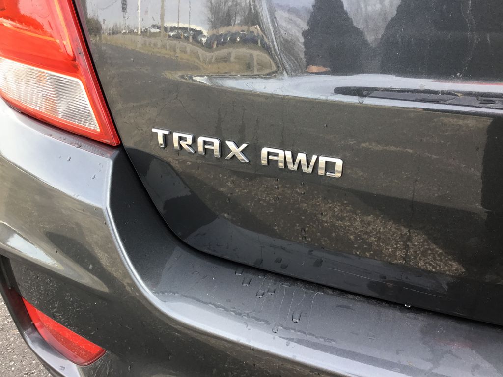 Thumbnail: 2017 Chevrolet Trax - 9