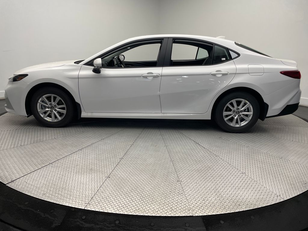 2025 Toyota Camry LE 8
