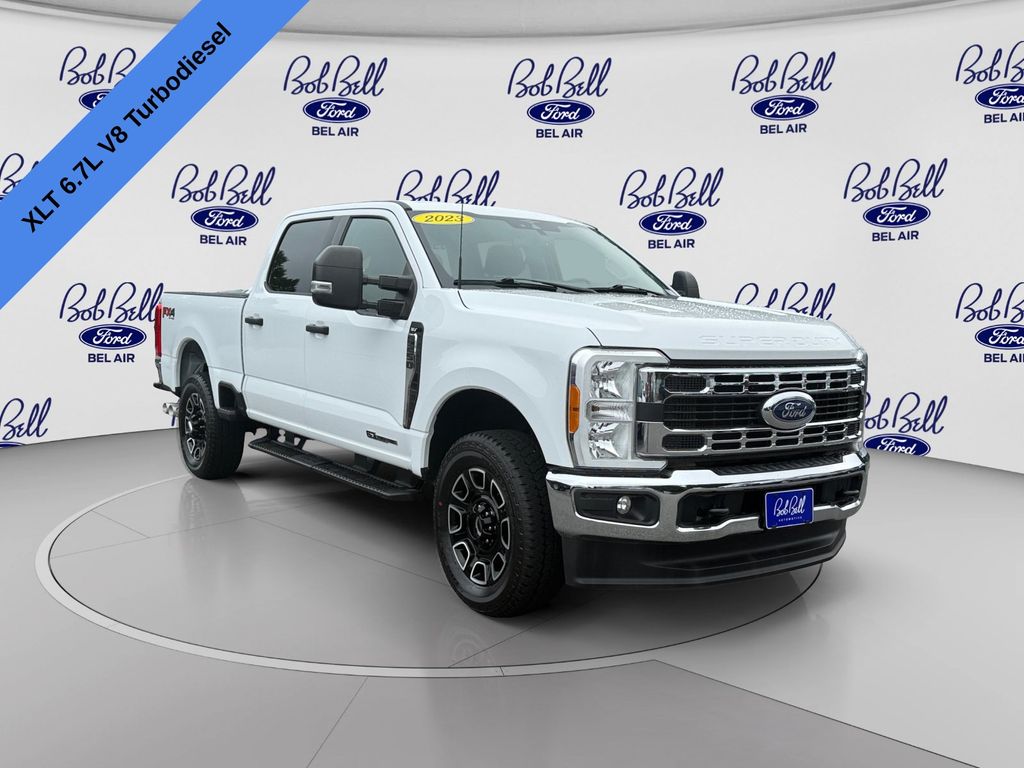 Oxford White 2023 Ford F-250 Super Duty Pickup Truck Four-Wheel Drive Automatic