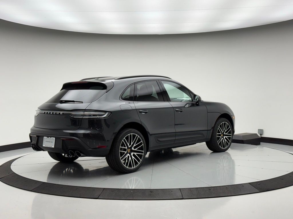 Thumbnail: 2026 Porsche Macan - 7